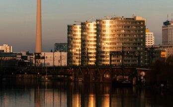 Berlin Skyline mit Fokus auf Berlin Zahlen und Fakten.