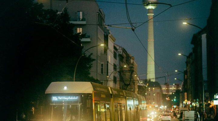 Berlin Tram im Zusammenhang mit Tram-Linien Ausbau Berlin.