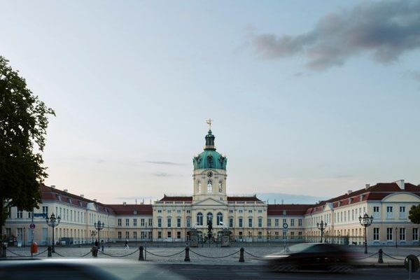 Charlottenburg Palace in Berlin Charlottenburg-Wilmersdorf bei Sonnenuntergang.