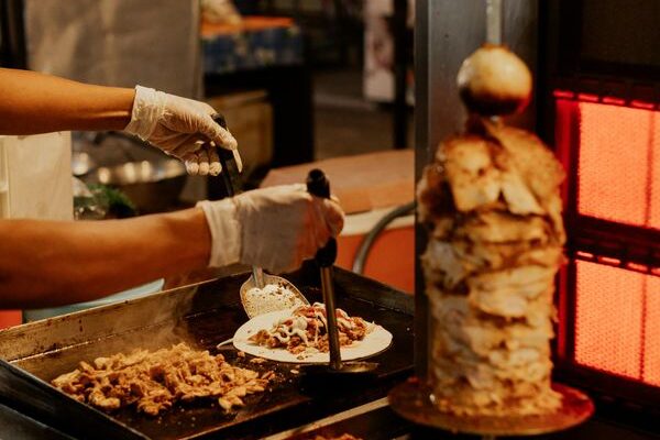 Bild von einem Döner Kebab als Illustration zum Artikel "Wo bekomme ich den besten Döner in Berlin?